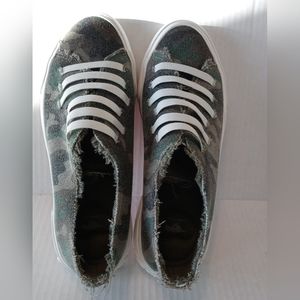 Rocket Dog Women's Slip-on Sneakers Camouflage Print Green/Black Size 7